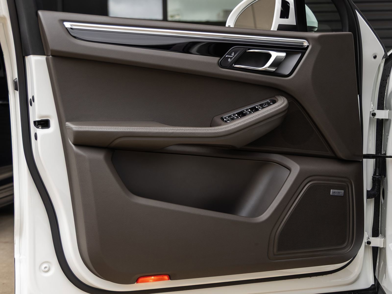Certified 2021 Porsche Macan AWD/4WD image 21
