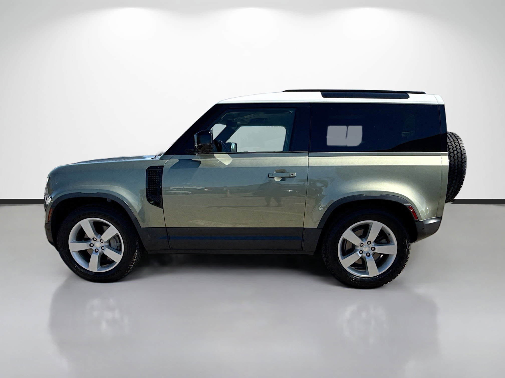 Used 2021 Land Rover Defender 90 First Edition image 2