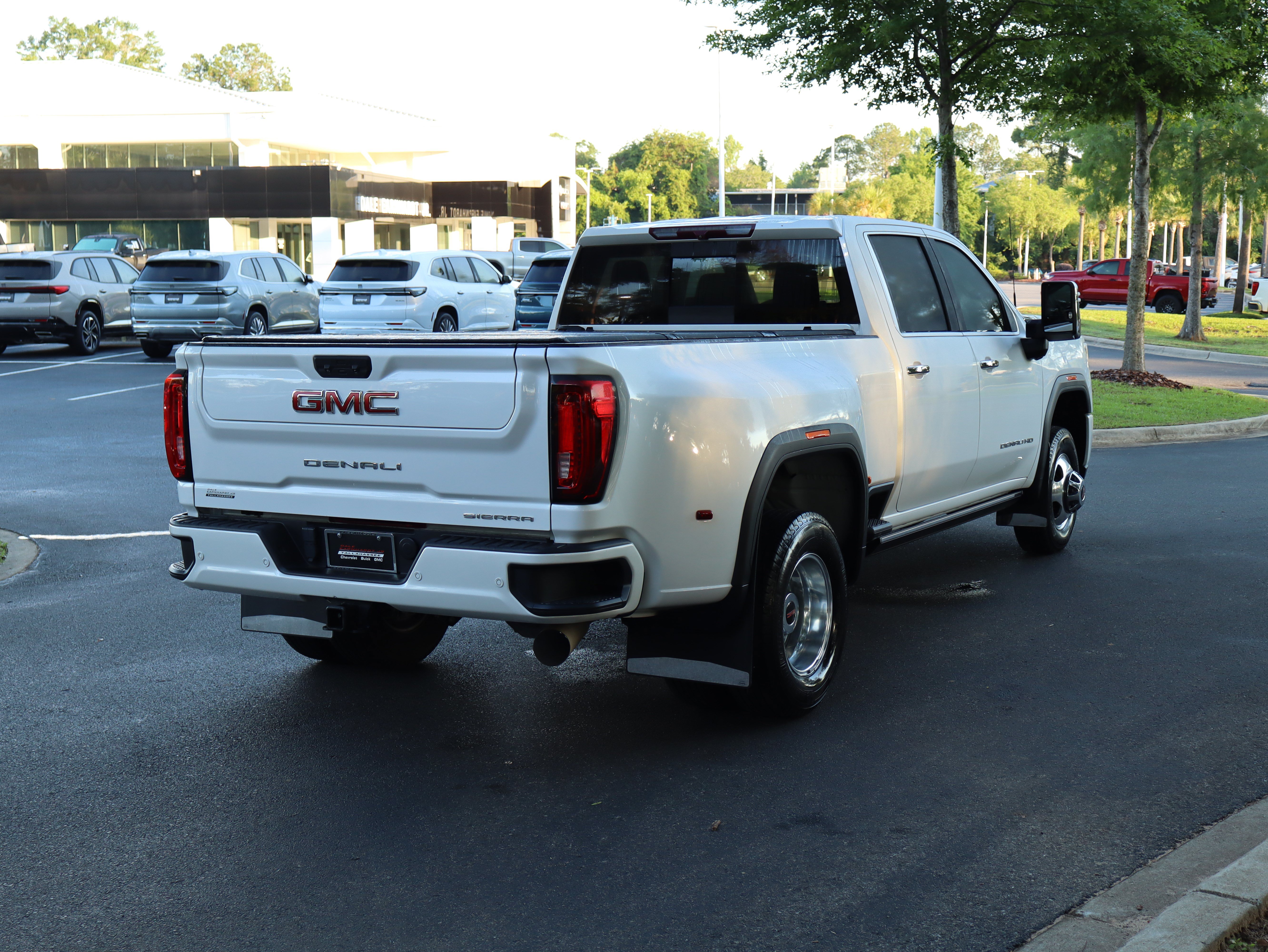 Used 2022 GMC Sierra 3500 Denali AWD/4WD image 9