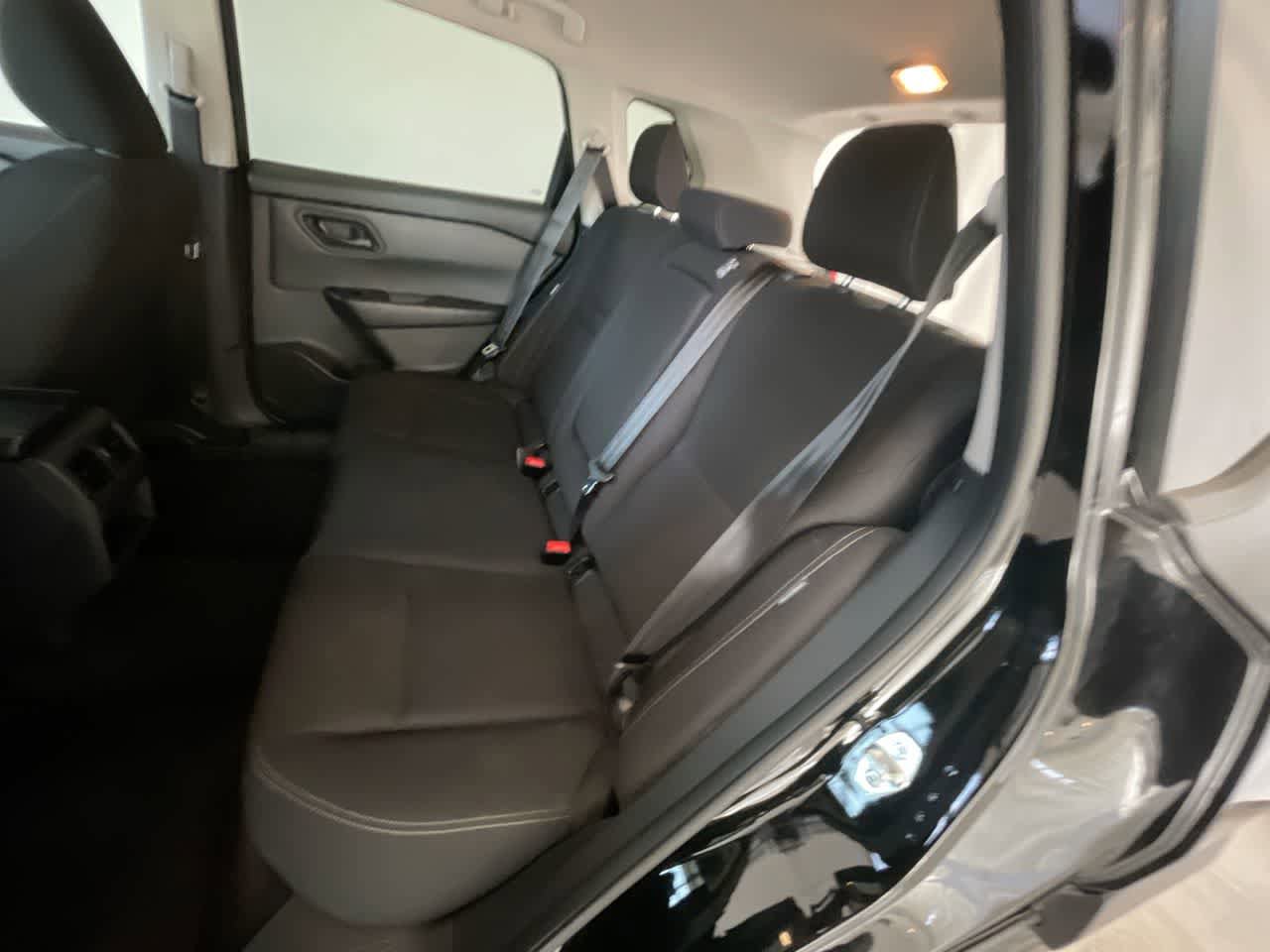 Used 2024 Nissan Rogue S AWD/4WD image 21