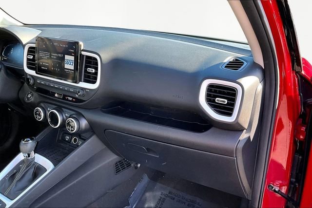 Used 2023 Hyundai Venue Limited image 18