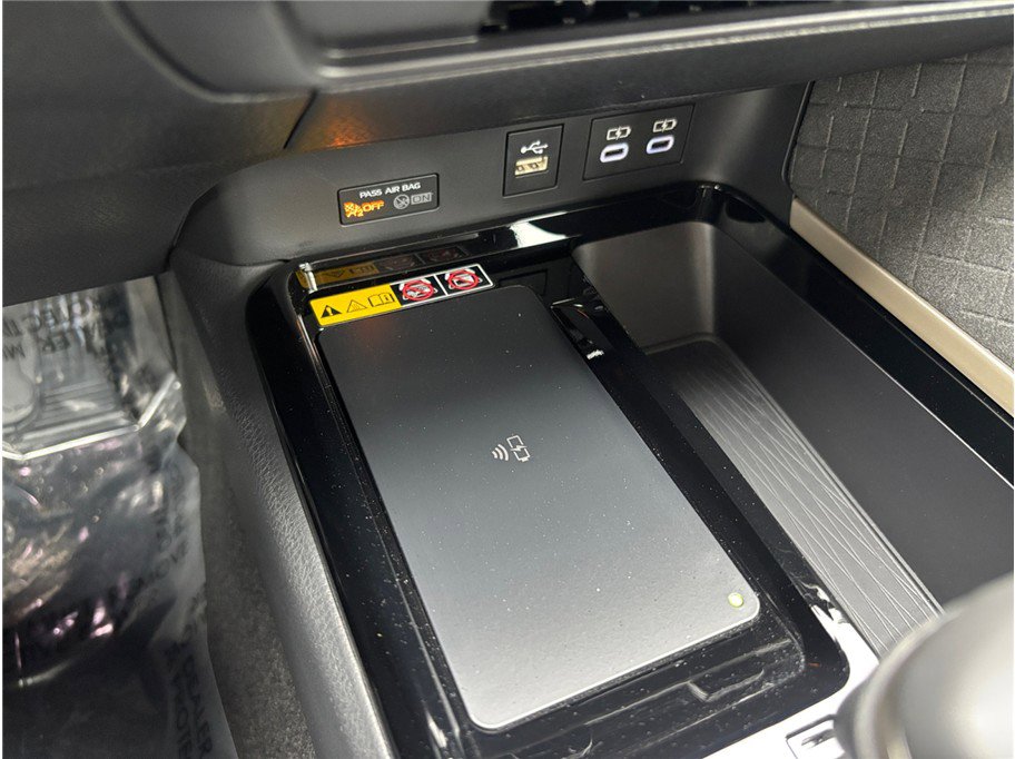 Used 2025 Toyota Camry XLE image 30