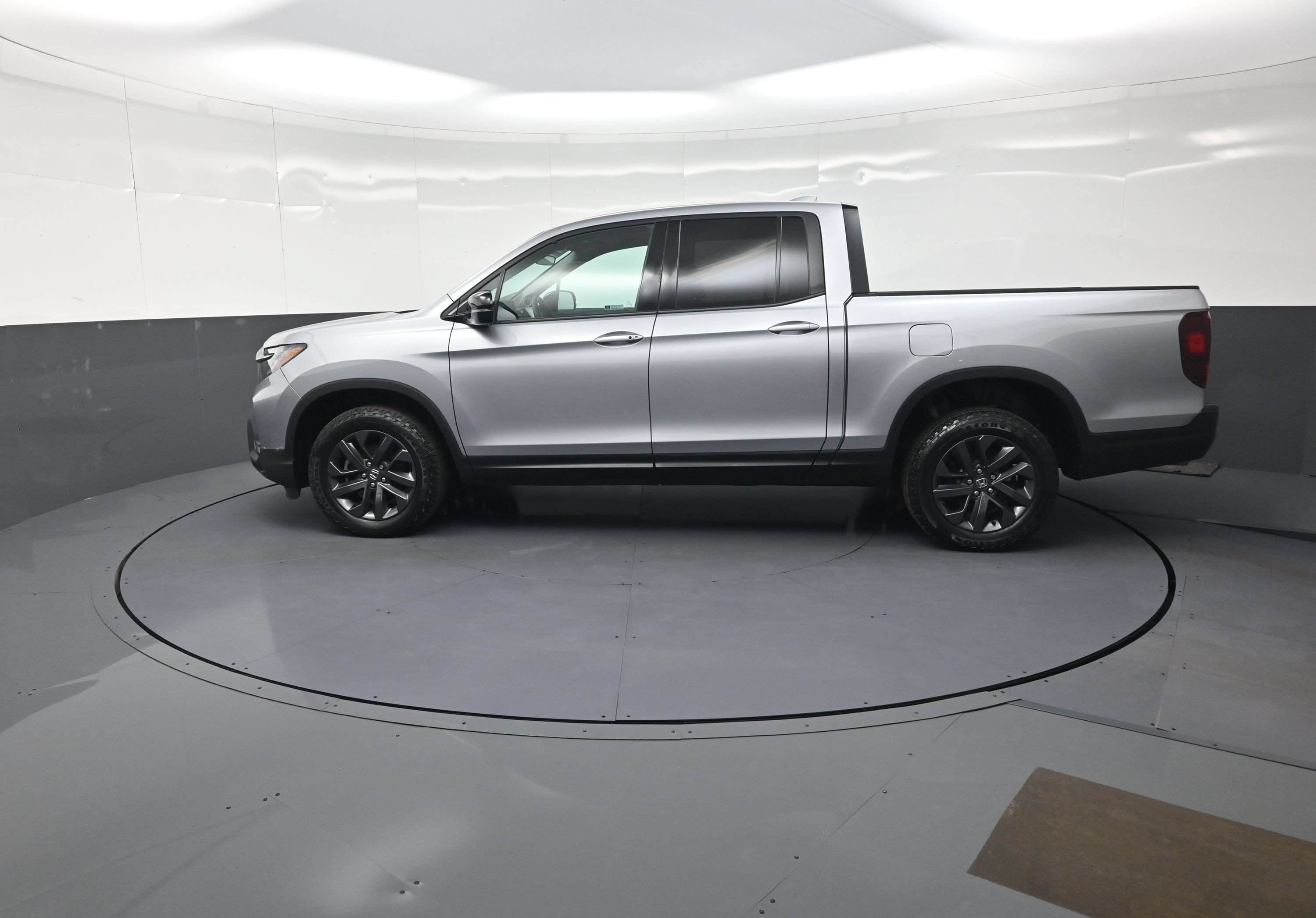 Used 2023 Honda Ridgeline Sport image 2
