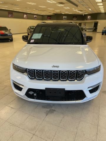 Used 2023 Jeep Grand Cherokee Summit AWD/4WD image 2