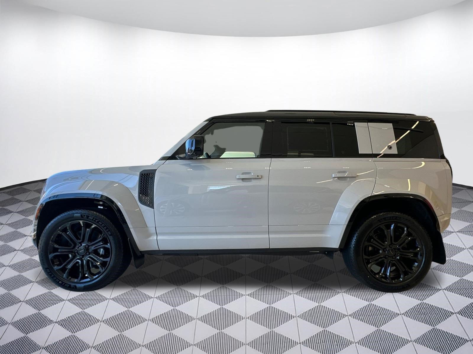 New 2026 Land Rover Defender 110 OCTA AWD/4WD image 2