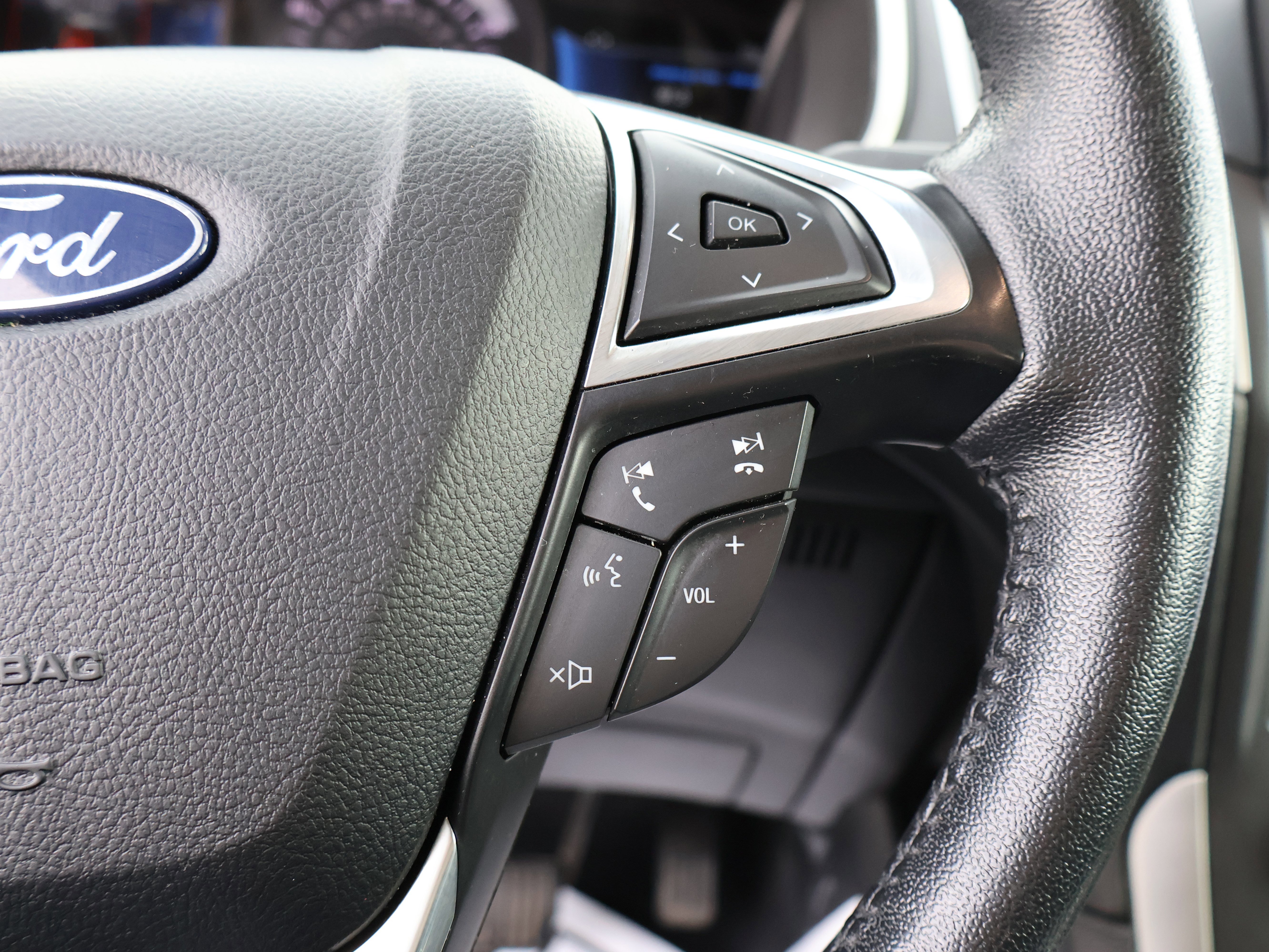 Used 2021 Ford Edge SEL image 32