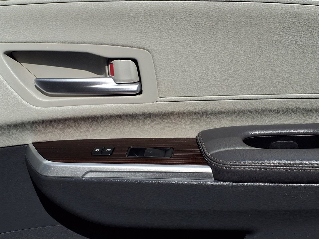 Certified 2024 Toyota Sienna XLE FWD image 39
