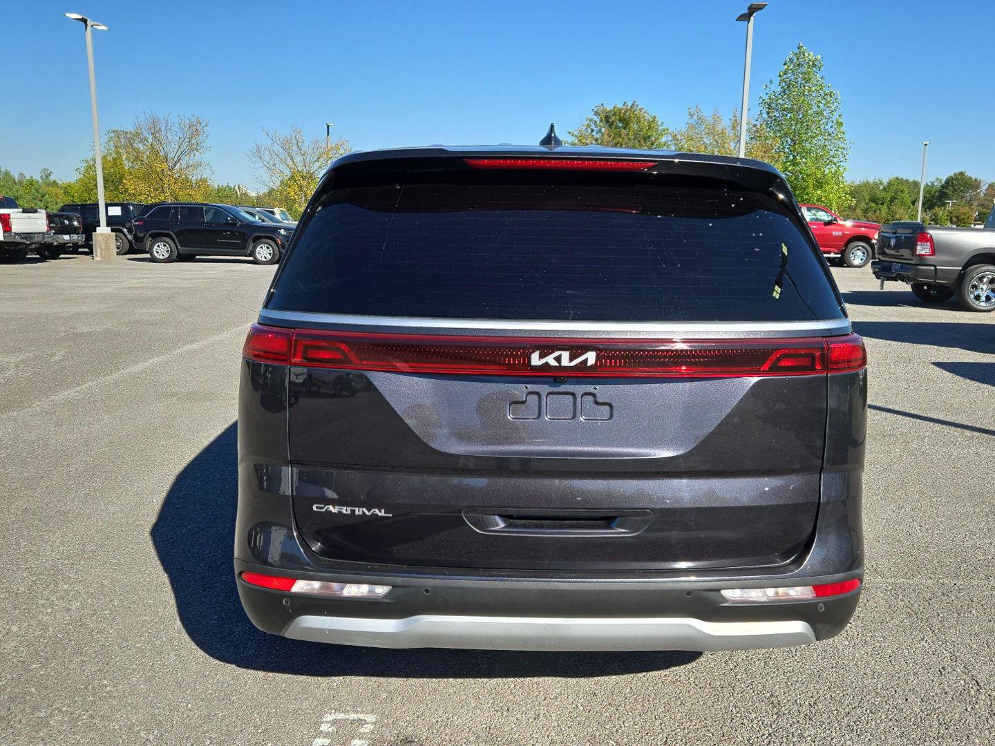 Used 2024 Kia Carnival EX FWD image 6