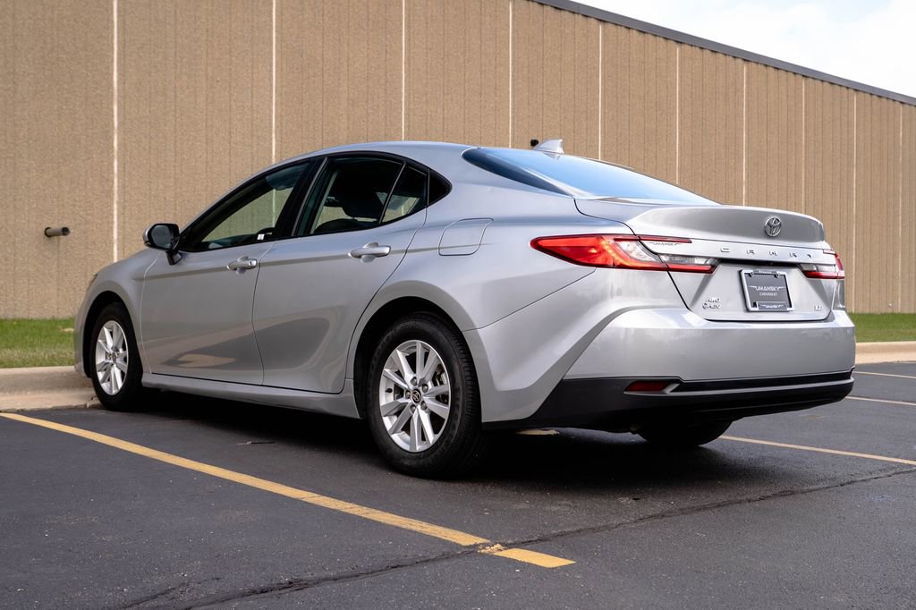 Used 2025 Toyota Camry LE AWD/4WD image 7