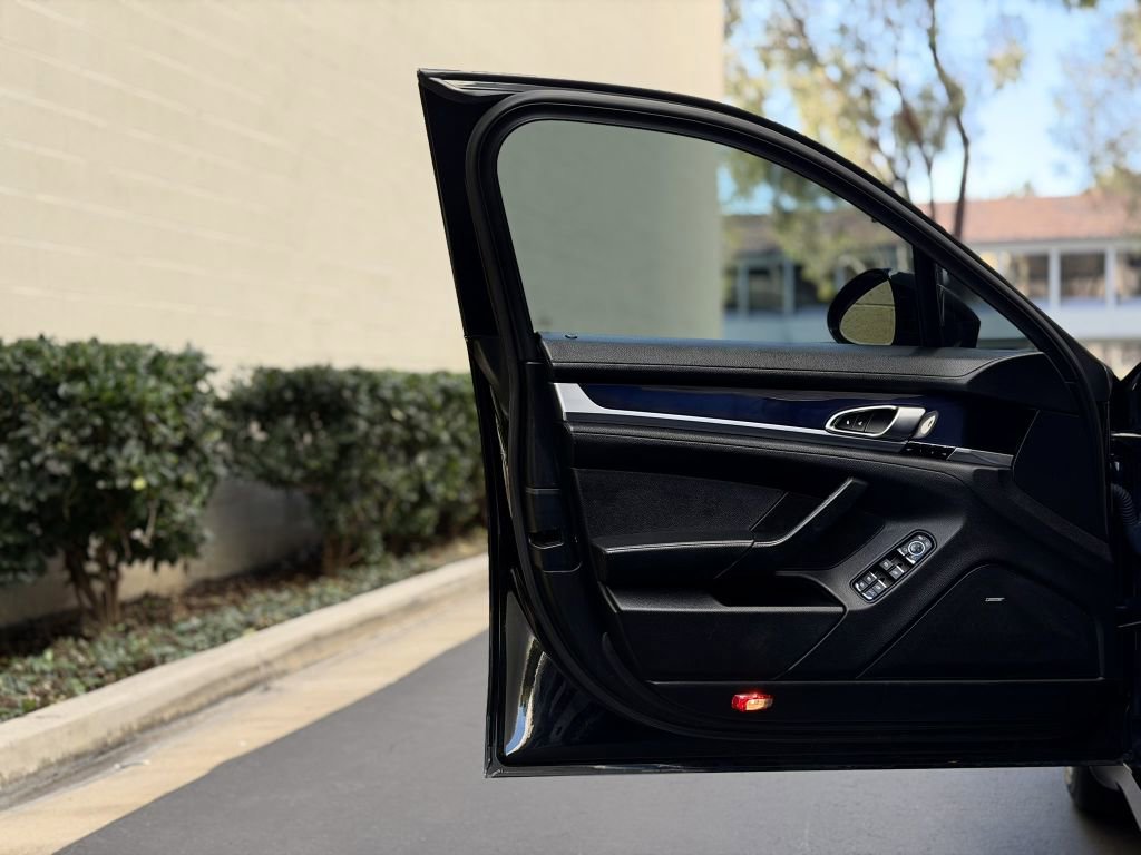 Used 2015 Porsche Panamera image 21