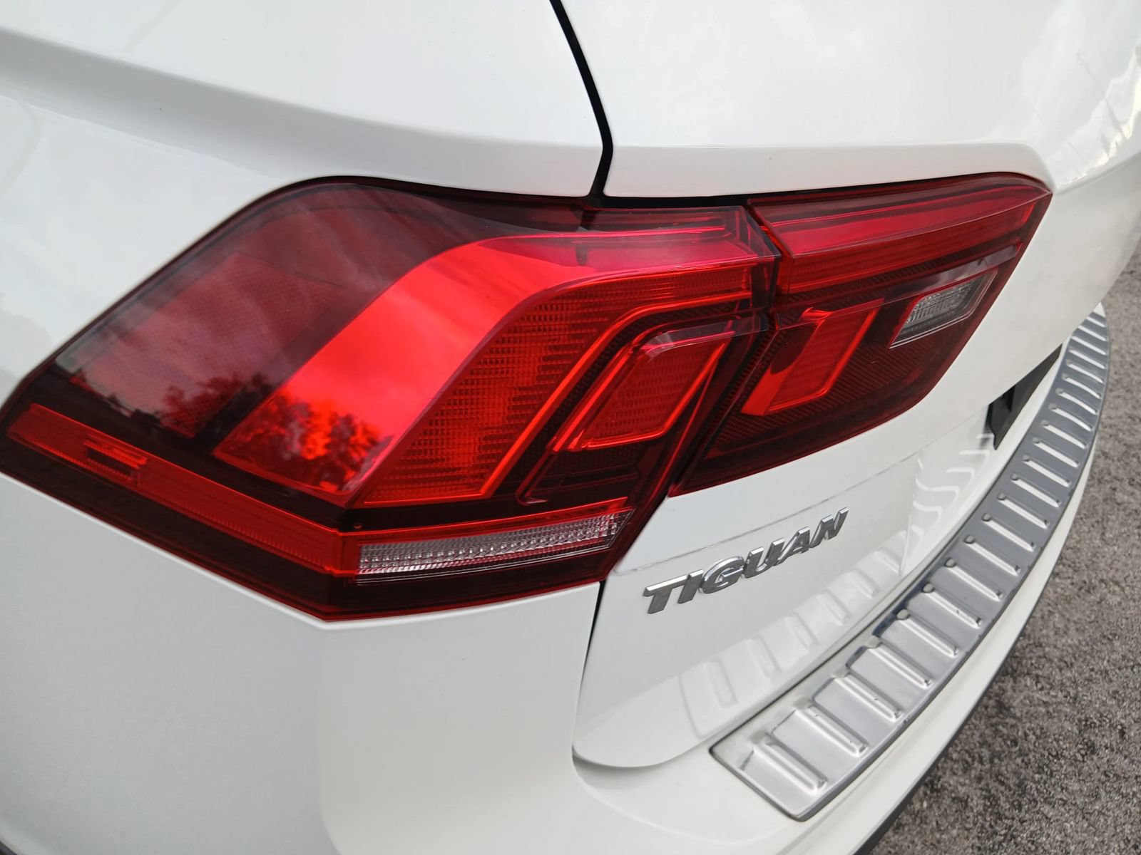 Used 2021 Volkswagen Tiguan S FWD image 23