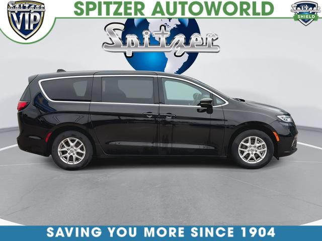 Used 2025 Chrysler Pacifica Select FWD image 10