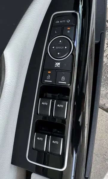 Used 2015 Kia K900 Luxury RWD image 44