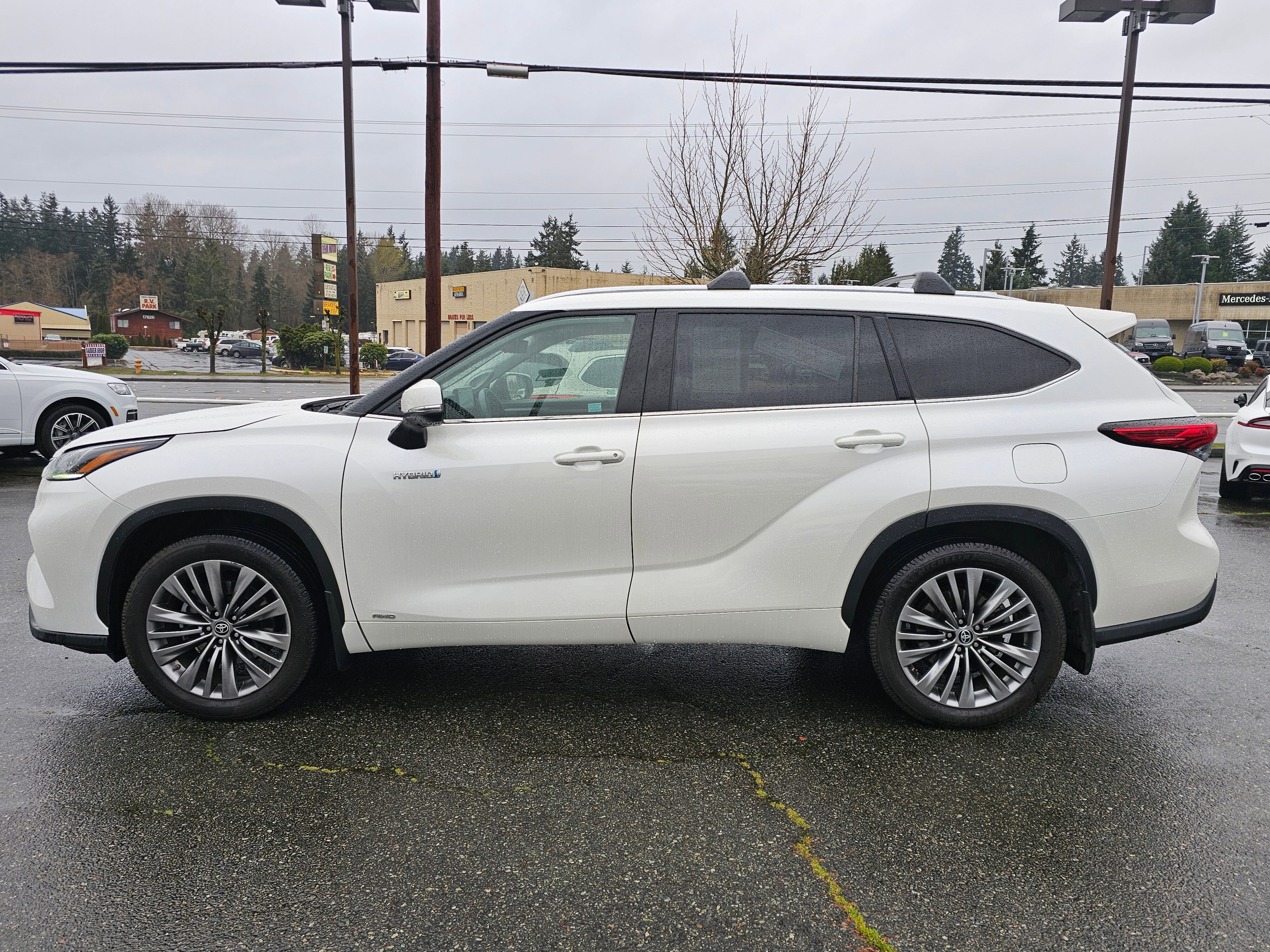 Used 2021 Toyota Highlander Platinum AWD/4WD image 4