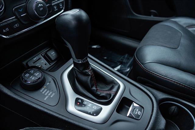 Used 2017 Jeep Cherokee Trailhawk w/ Cold Weather Group image 21