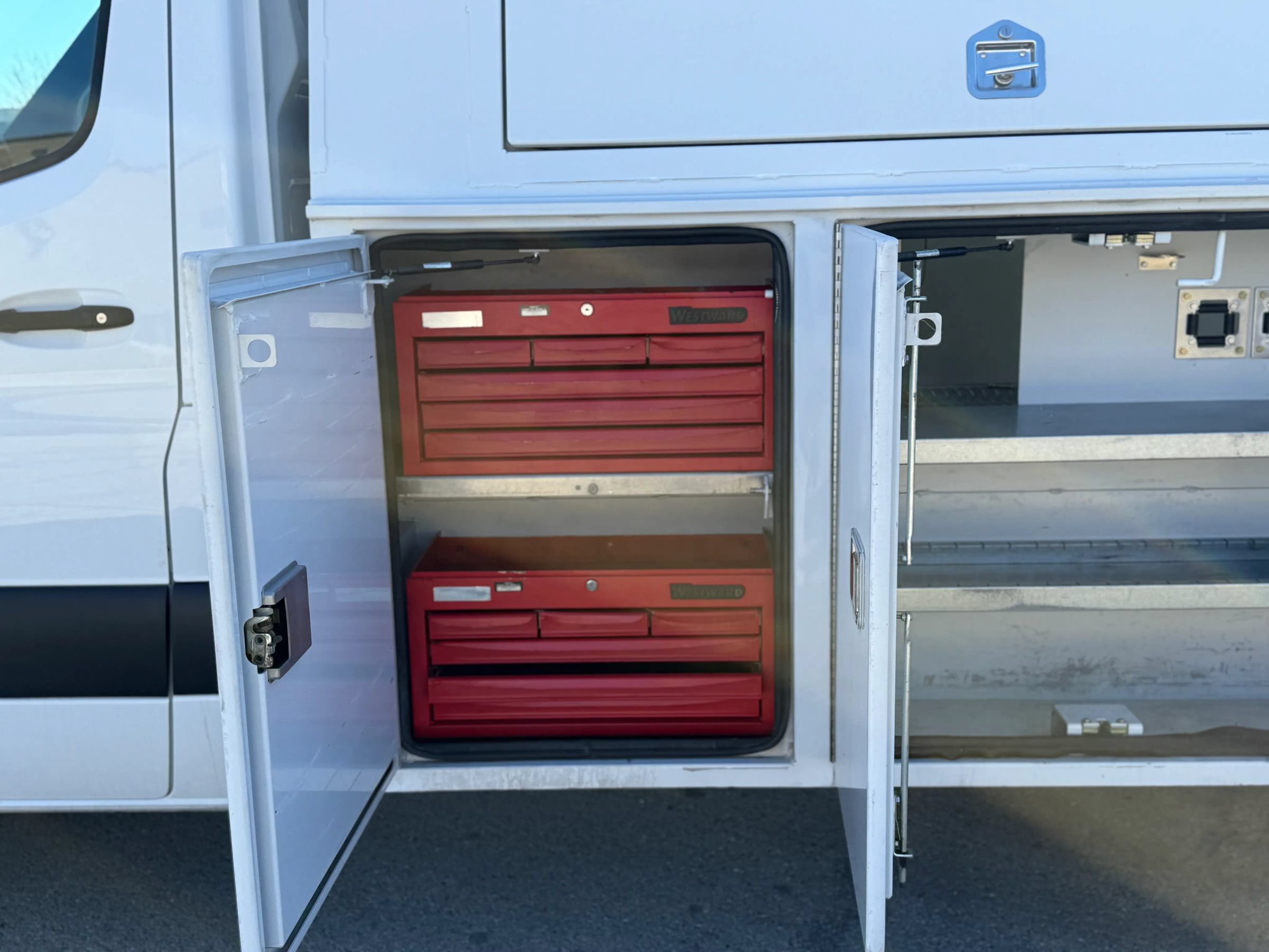 Used 2019 Freightliner Sprinter 3500 w/ Premium Package RWD image 14