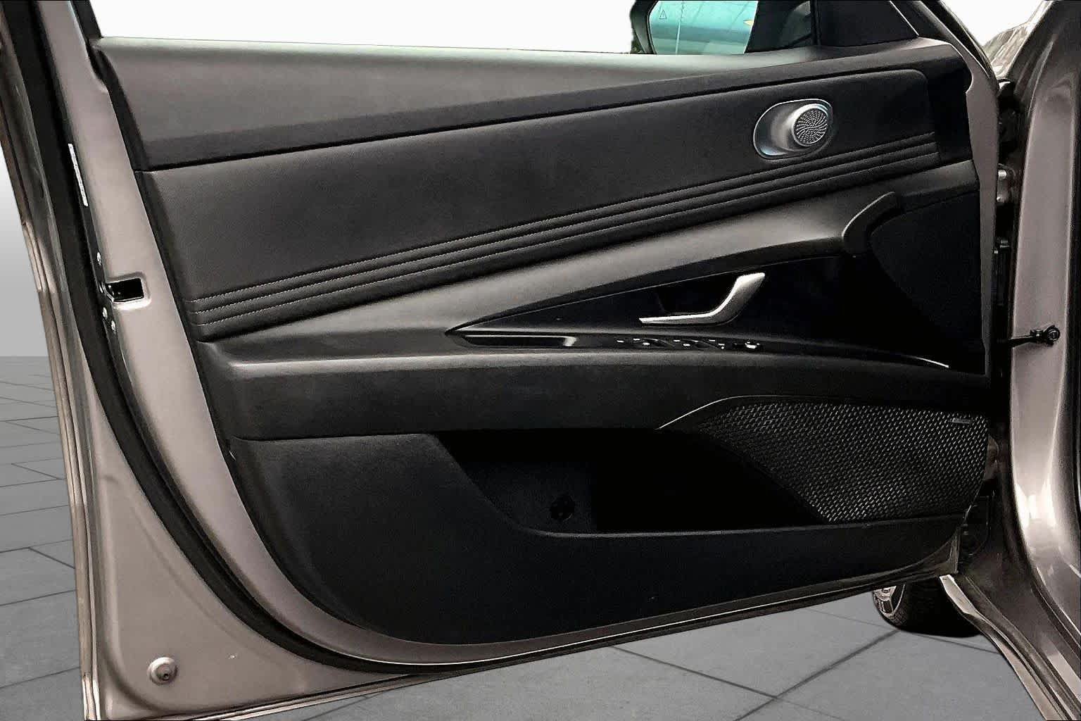 Used 2023 Hyundai Elantra Limited FWD image 22
