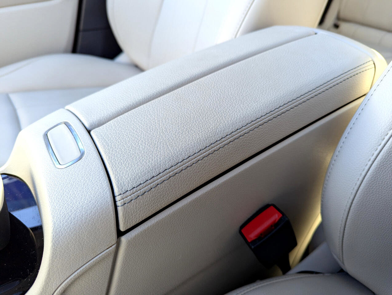 Used 2022 Mercedes-Benz EQB 300 4MATIC image 30