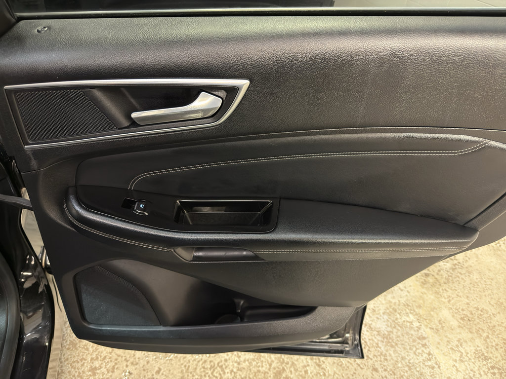 Used 2015 Ford Edge Titanium AWD/4WD image 23
