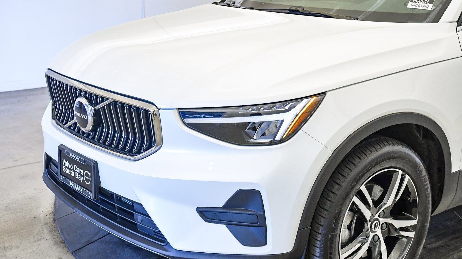 Certified 2025 Volvo XC40 B5 Core w/ Protection Package Premier image 10