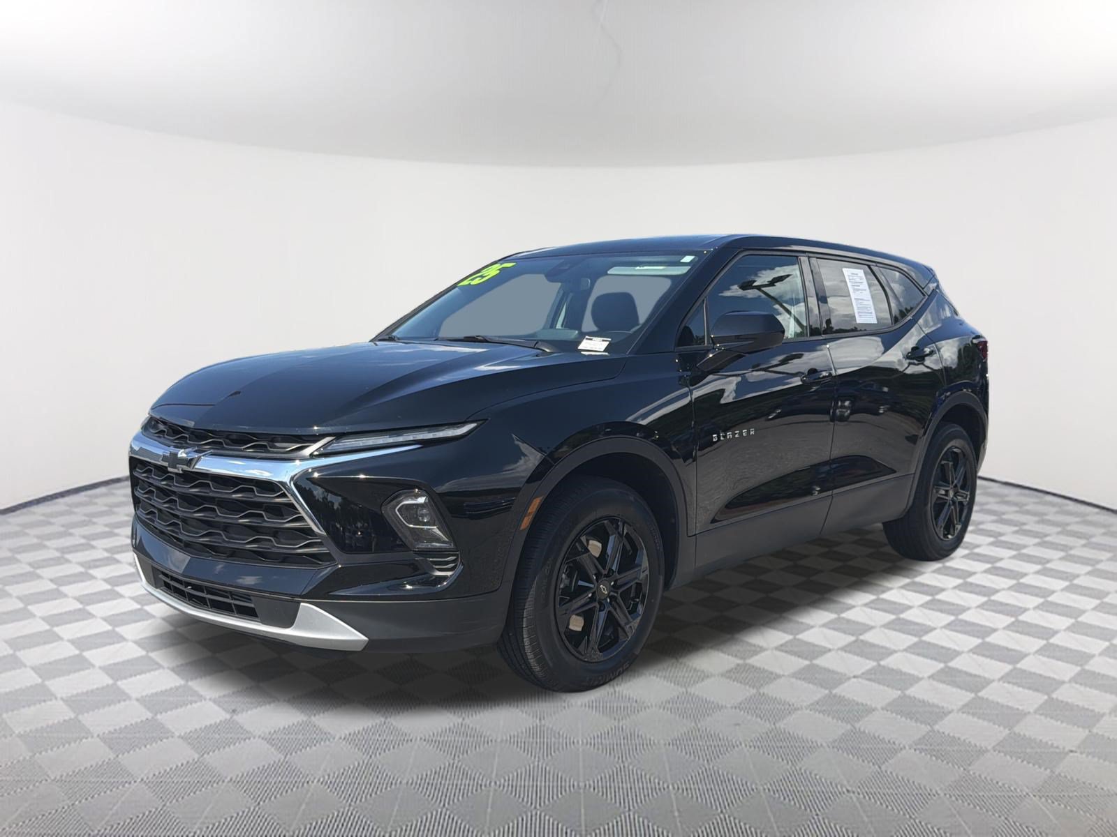 Used 2025 Chevrolet Blazer LT FWD image 3