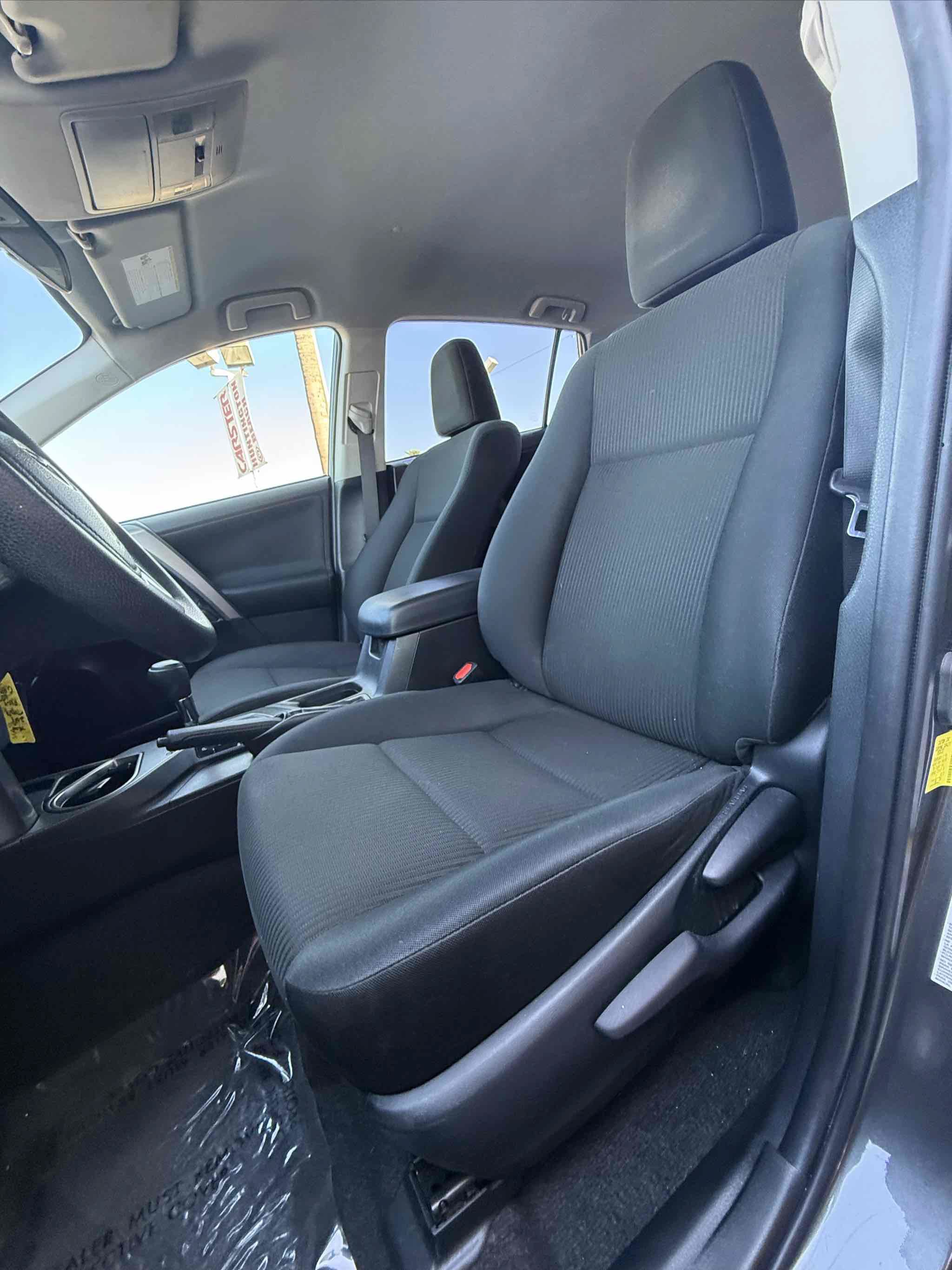 Used 2018 Toyota RAV4 LE w/ All Weather Liner Package FWD image 81