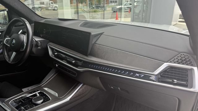 Used 2024 BMW X7 xDrive40i w/ M Sport Package AWD/4WD image 52
