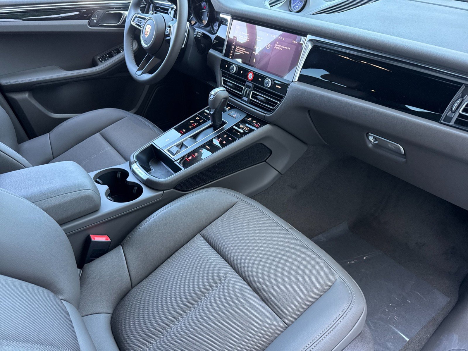 New 2026 Porsche Macan AWD/4WD image 16