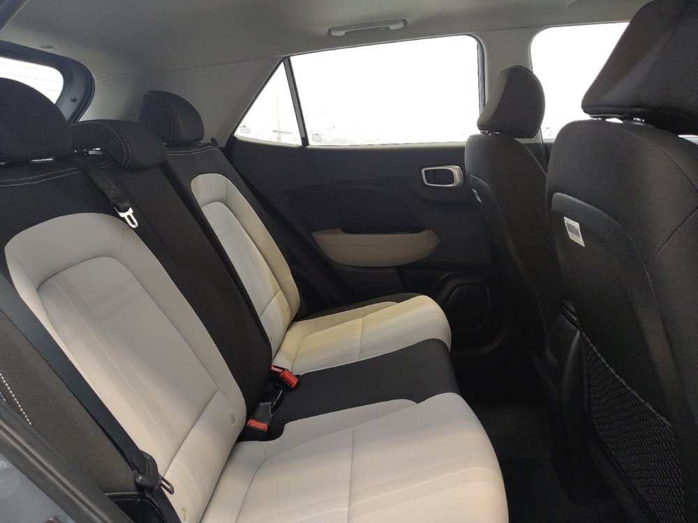 Used 2022 Hyundai Venue SEL image 19