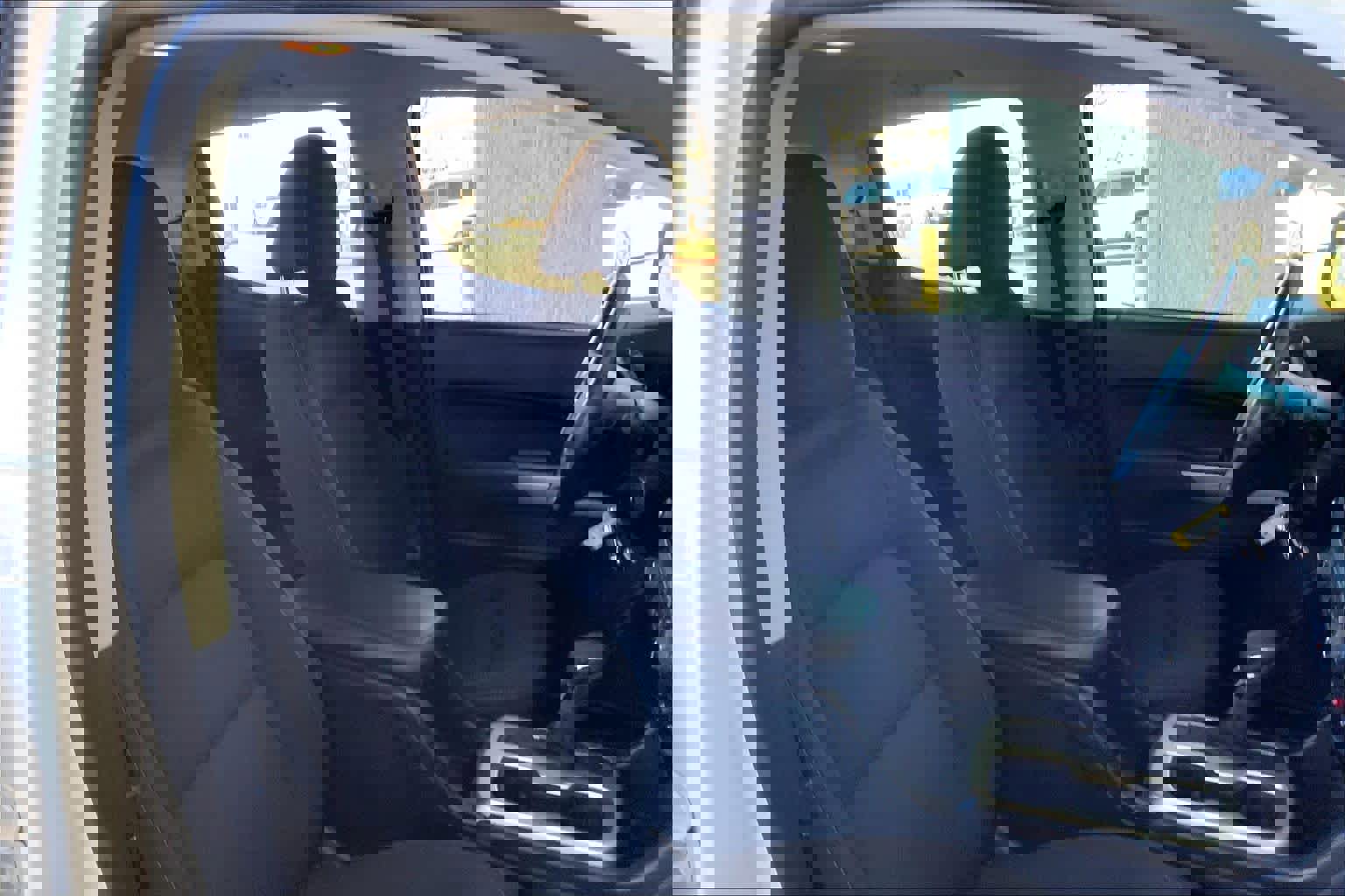 Used 2022 Chevrolet Colorado LT w/ Chrome Appearance Package image 8