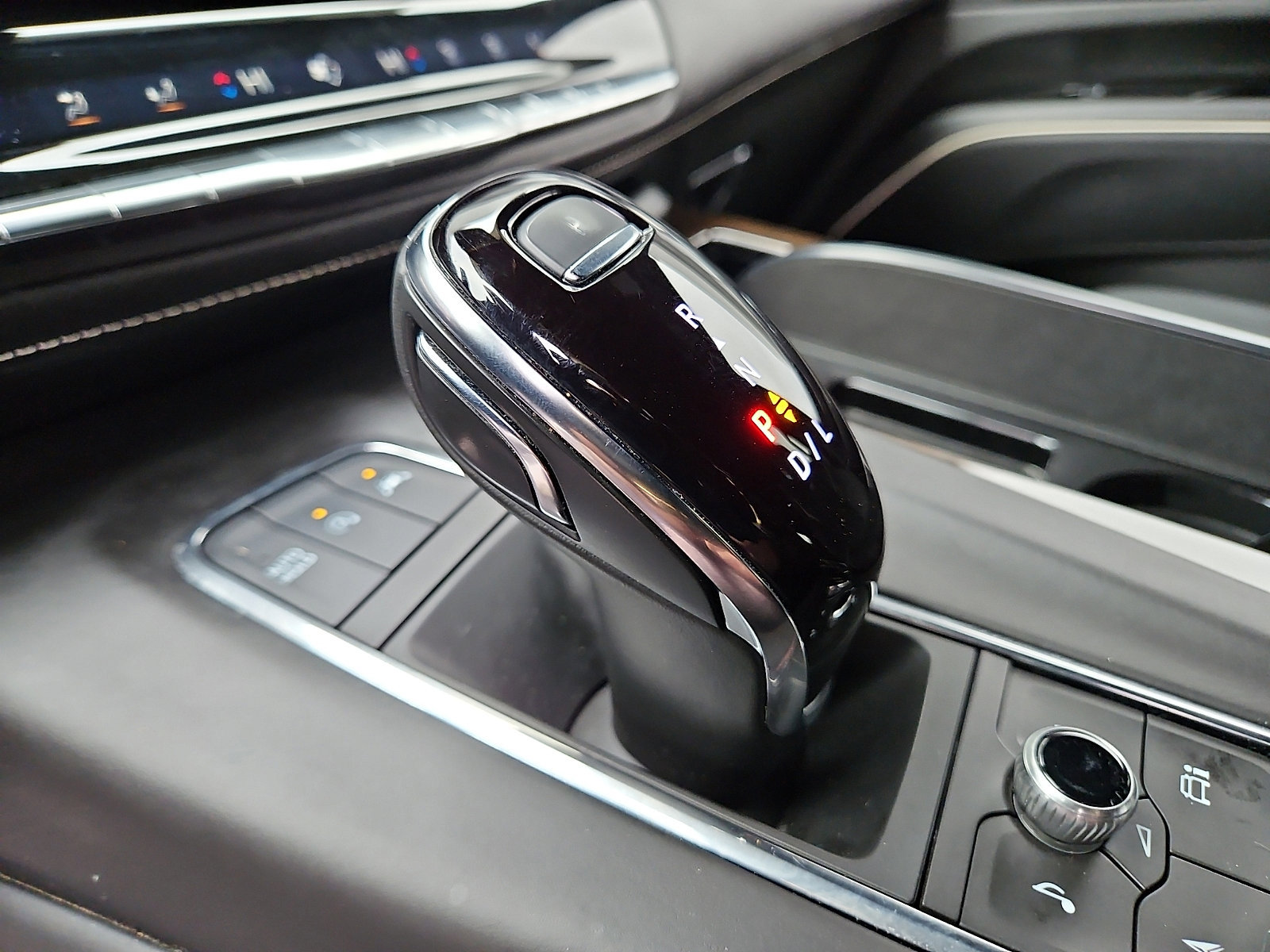 Certified 2024 Cadillac Escalade Premium Luxury Platinum w/ Heavy-Duty Trailer Package image 22