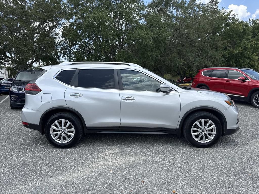 Used 2018 Nissan Rogue SV w/ Premium Package FWD image 2