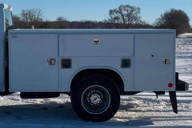 Used 2025 Chevrolet Silverado 3500 W/T image 4
