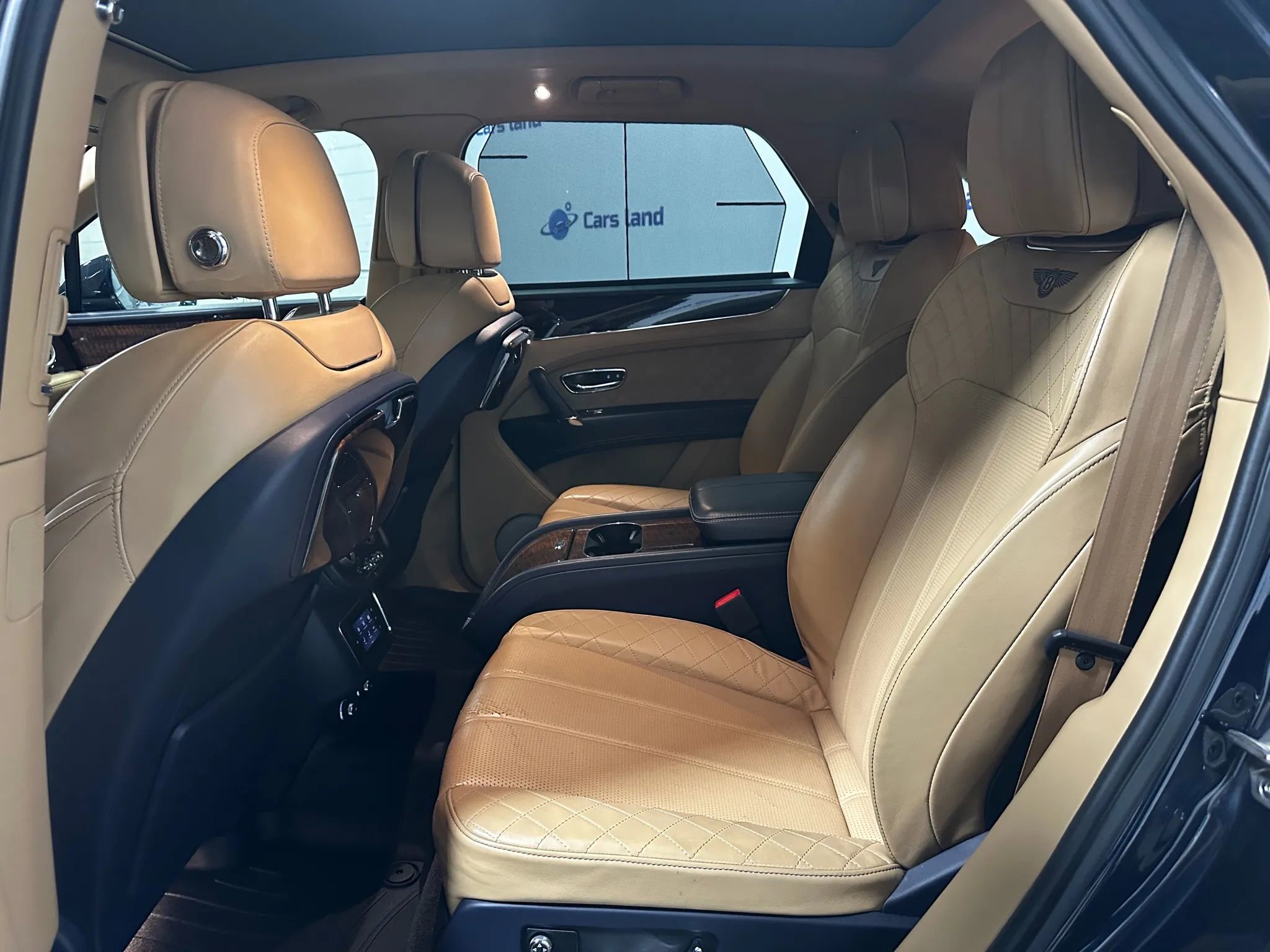 Used 2017 Bentley Bentayga image 14