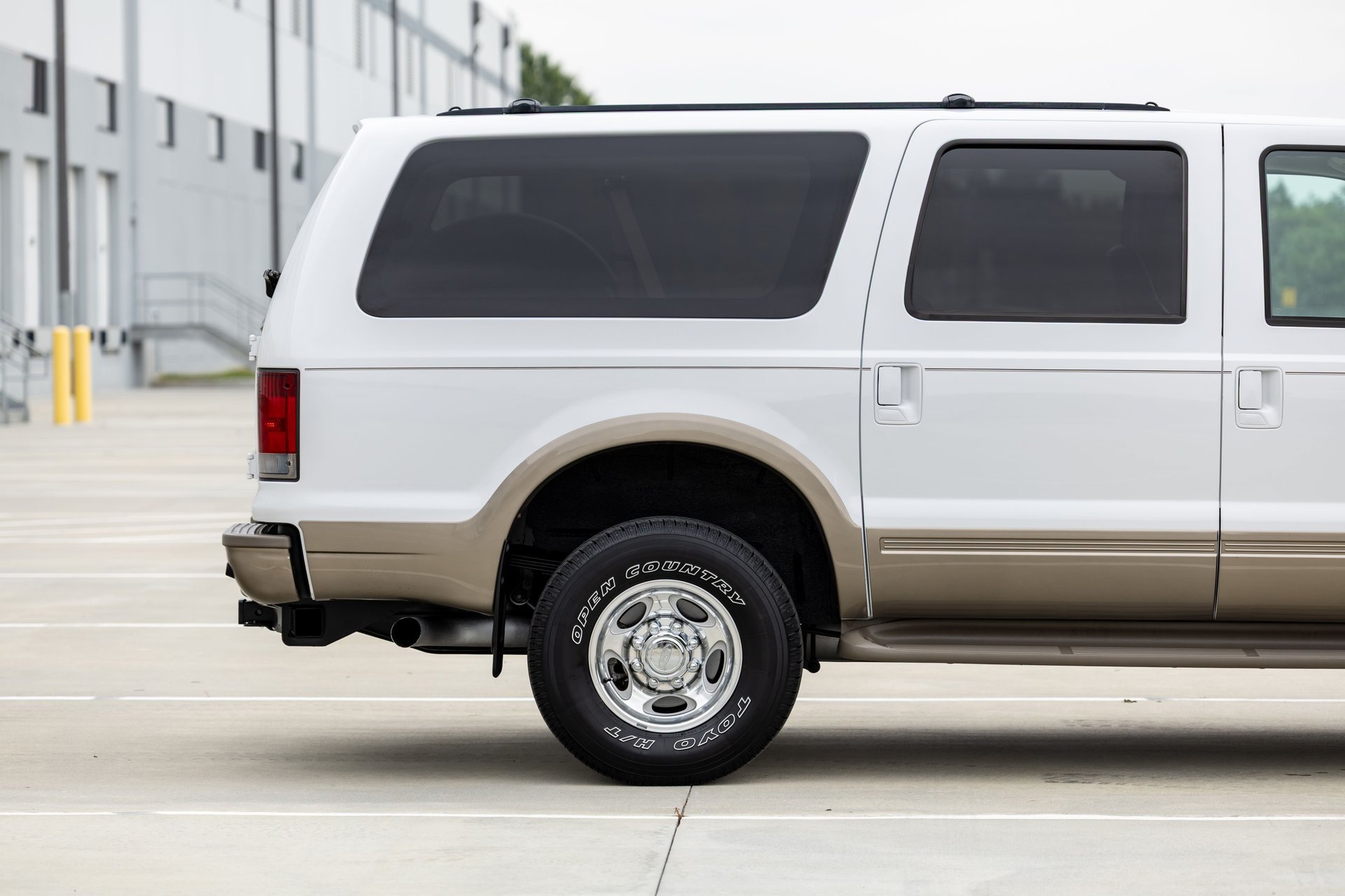 Used 2005 Ford Excursion Eddie Bauer AWD/4WD image 13