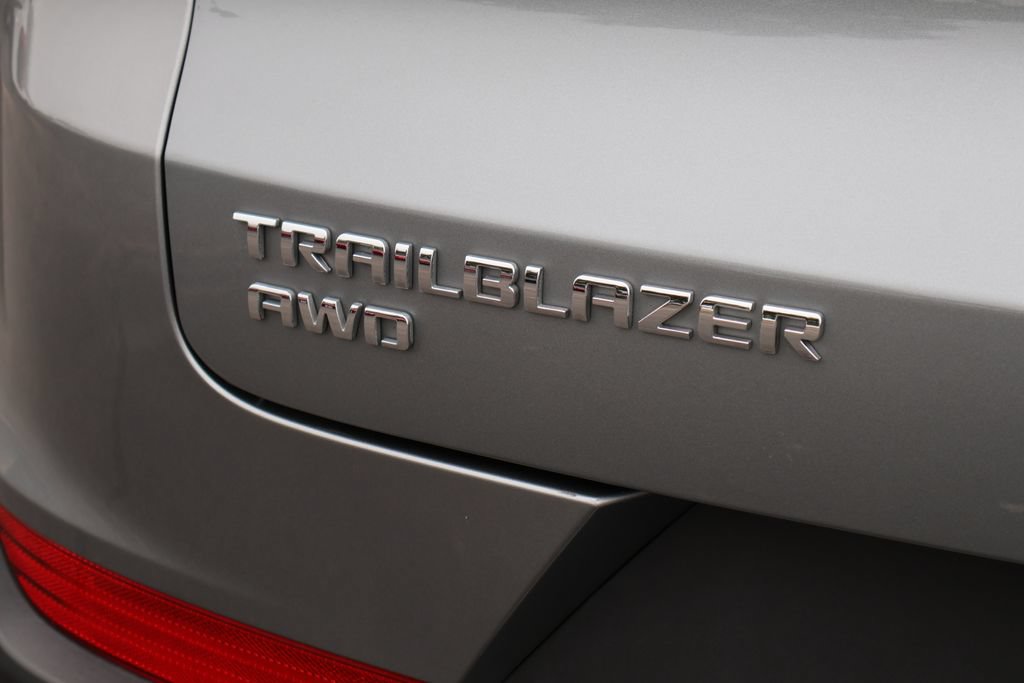 Used 2025 Chevrolet TrailBlazer LT AWD/4WD image 13