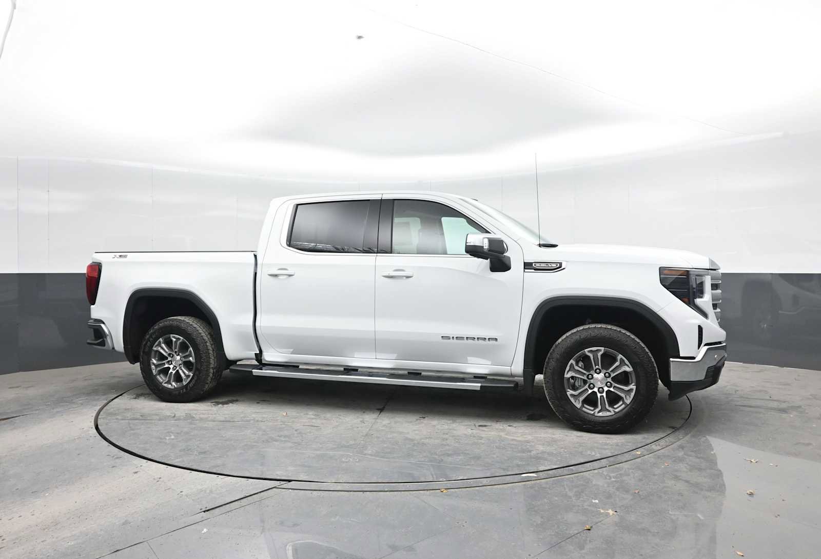 New 2026 GMC Sierra 1500 SLE image 7