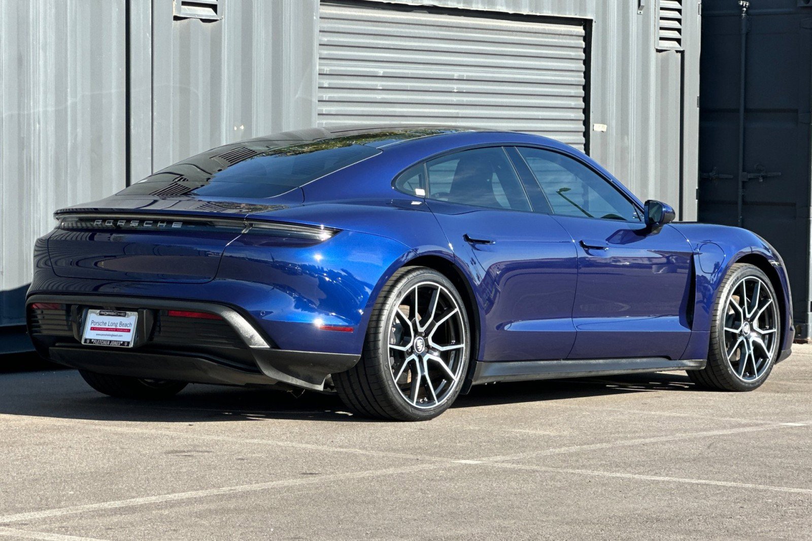 Used 2022 Porsche Taycan image 8