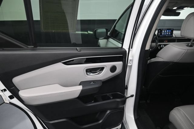 Used 2025 Honda Pilot Touring image 17