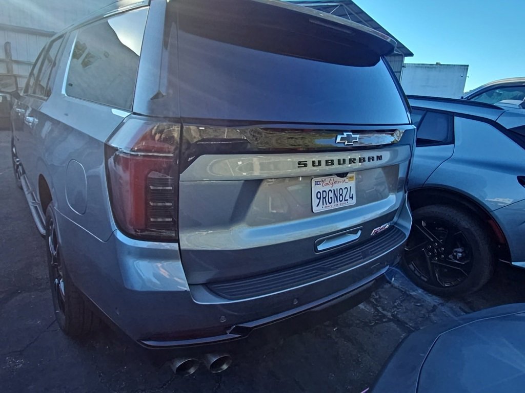 Used 2025 Chevrolet Suburban RST image 4