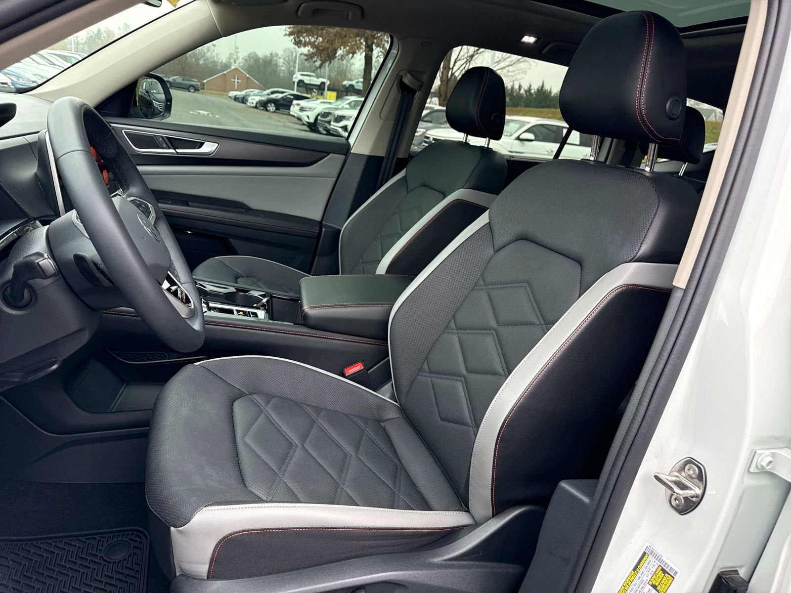 Used 2024 Volkswagen Atlas Peak Edition SE image 10