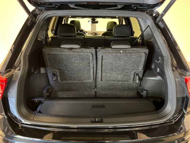 Certified 2022 Volkswagen Tiguan SE R-Line FWD image 5