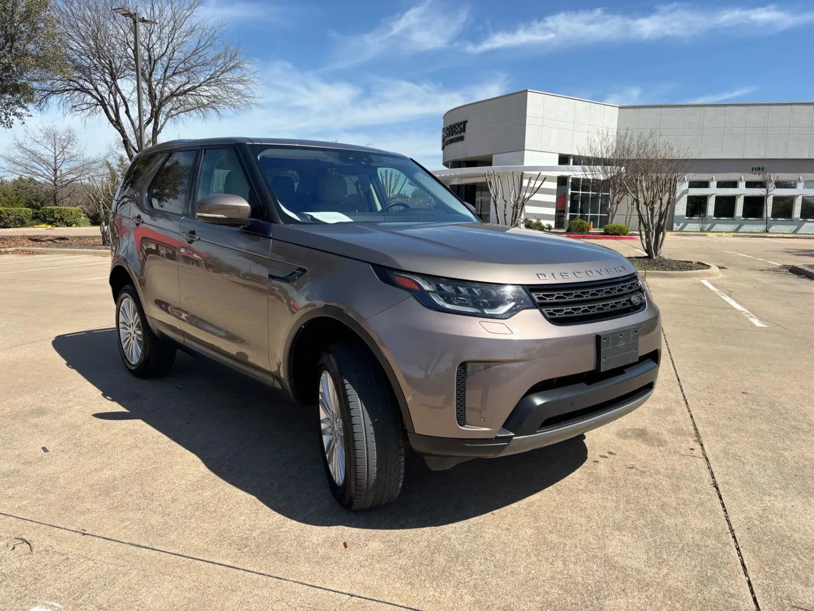 Used 2017 Land Rover Discovery SE AWD/4WD image 3