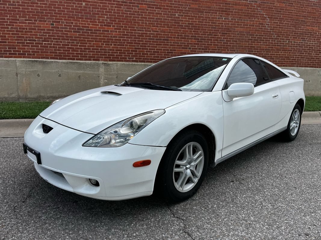 Used 2000 Toyota Celica GT FWD image 1