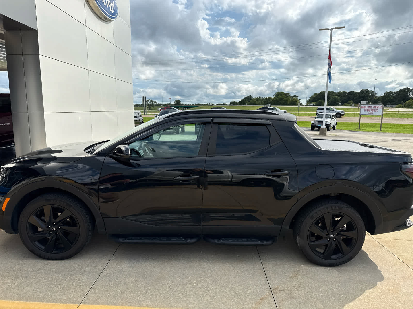 Used 2024 Hyundai Santa Cruz Night AWD/4WD image 9