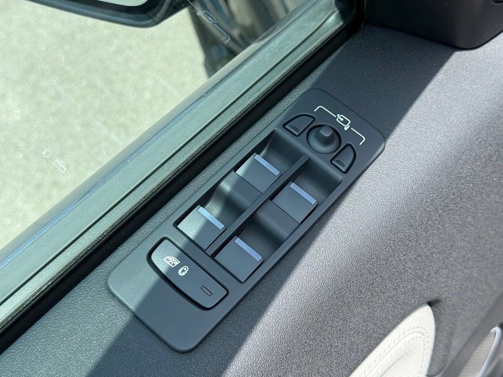 Certified 2025 Land Rover Discovery Sport Dynamic SE AWD/4WD image 15