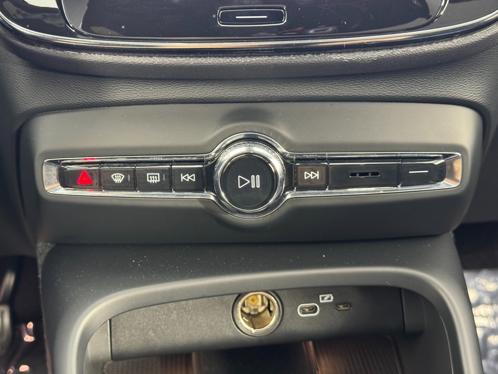 Used 2023 Volvo C40 P8 Recharge Ultimate w/ Protection Package Premier image 27