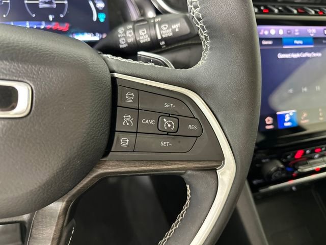 Used 2023 Jeep Grand Cherokee 4WD 4xe w/ Luxury Tech Group II image 16