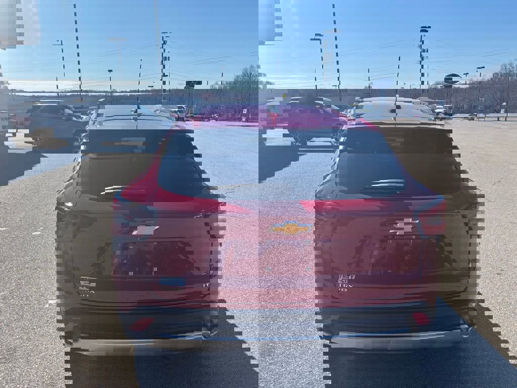 New 2026 Chevrolet Trax LT w/ Sunroof Package image 9
