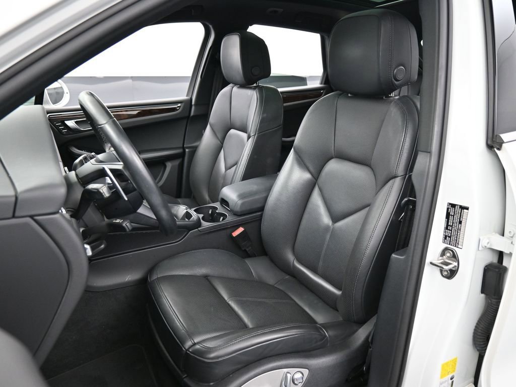 Certified 2022 Porsche Macan AWD/4WD image 5